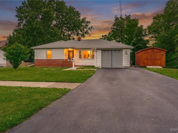 141 Elizabeth St, Medina, NY 14103