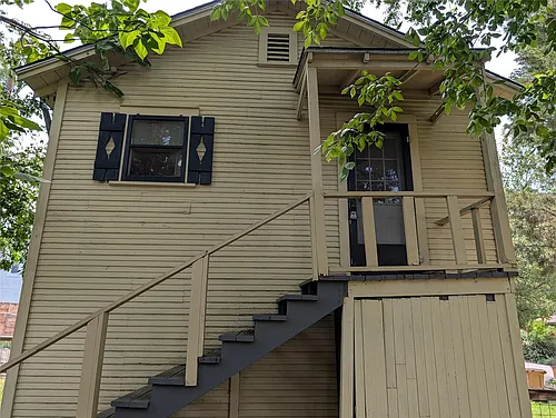 304 E 42nd St Photo 1