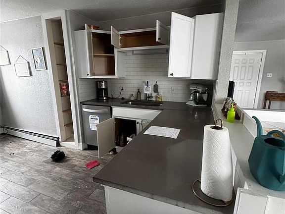 5th image of 949 S Pine Drive