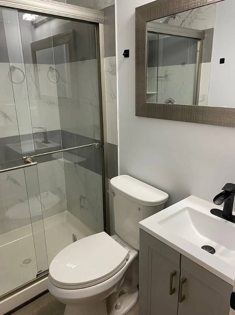 1025 North Carey St $750 Private Room (Private Bath) — Photo 4