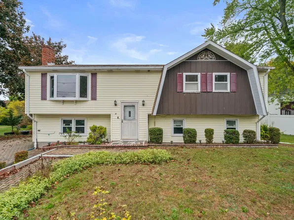 9 Vine St, Randolph, MA 02368