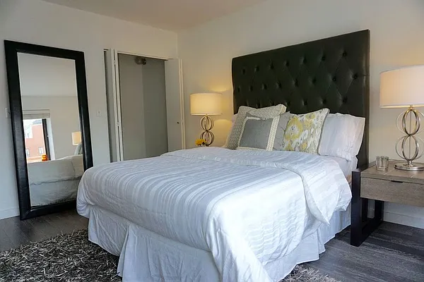 Rented by Greystar | media 4