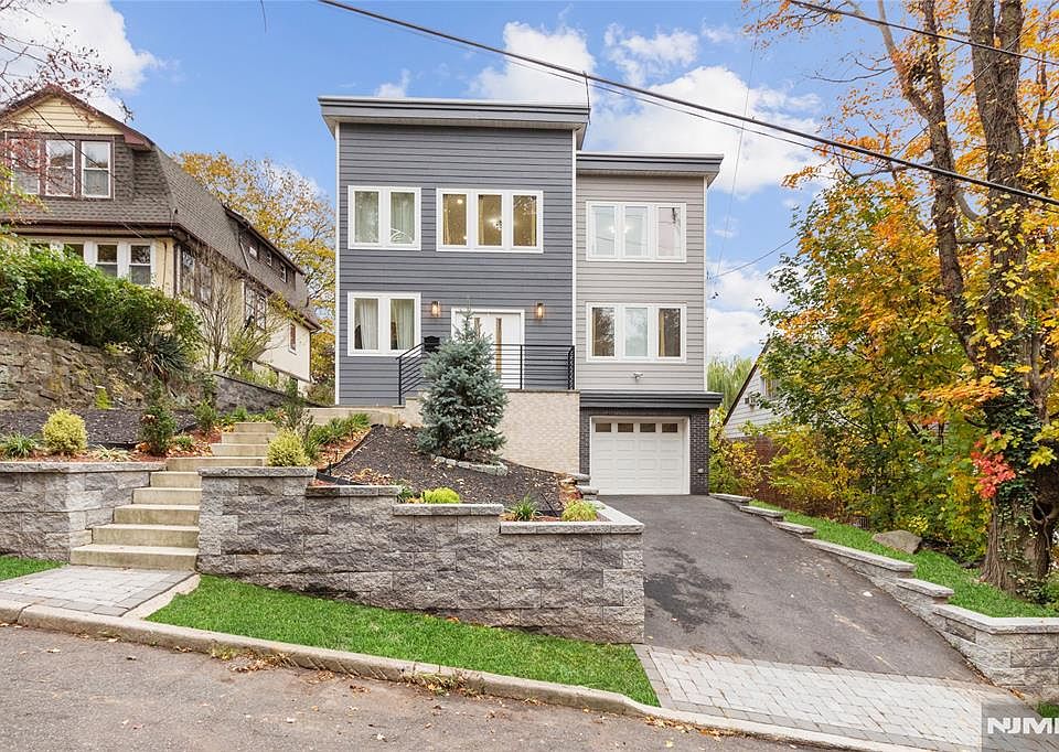 1st image of 470 Myrtle Ave