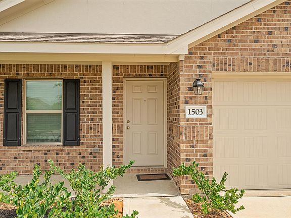3rd image of 1503 Twilight Green Dr