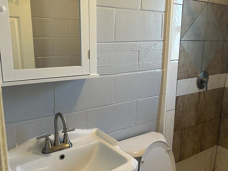 2451 Gervais St #A — Photo 15
