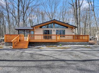 102 Roosevelt Dr, Hawley, PA 18428