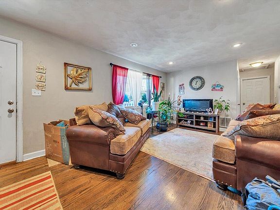4th image of 212 Nancy Dr NW