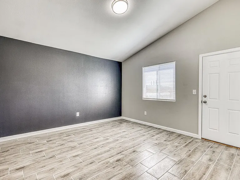 10028 Cross St — Photo 49