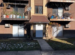 10431 Dearlove Rd APT A2, Glenview, IL 60025