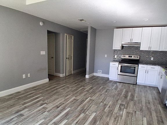 3rd image of 1102 Hemphill St