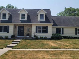 822 Spahn Dr, Waunakee, WI 53597