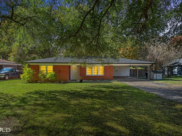 8920 Acacia Ln — Photo 4
