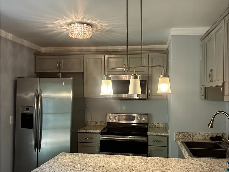 717 Sharon Dr — Photo 5