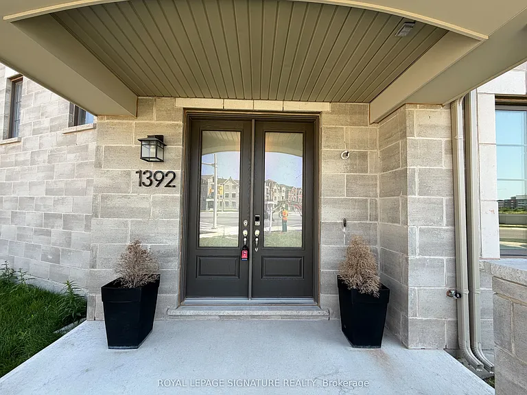 1392 William Halton Pkwy W — Photo 3