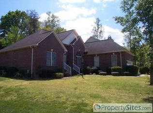 5065 Old River Dr, Hickory, NC 28602
