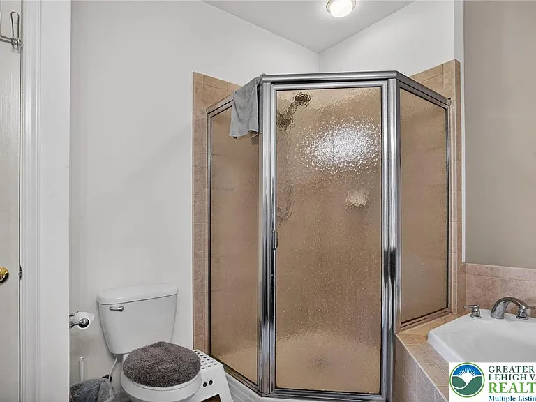 560 Quaker Ridge Ter — Photo 17