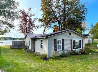253 N Scott Dr, Farwell, MI 48622