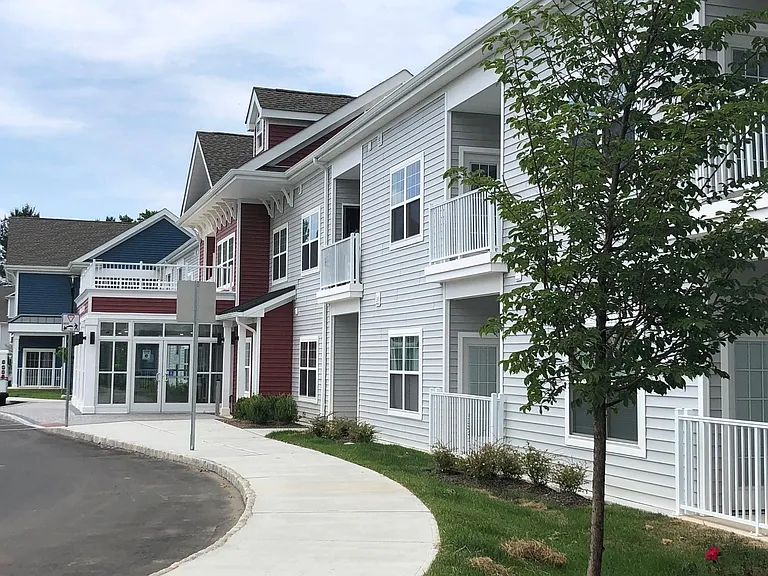 Birchwood at Cranbury — Photo 19