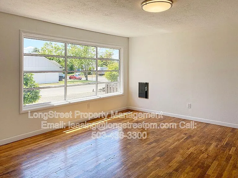 184 Gwinn St W — Photo 7