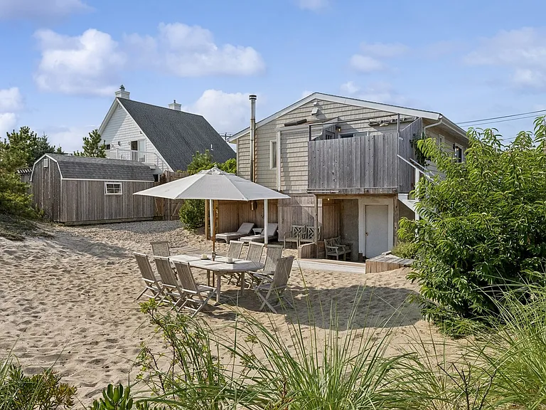 Montauk Hwy — Photo 10
