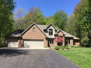 2759 N Cedaridge Dr, Midland, MI 48642