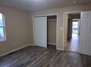 712 E 6th St APT B, Muscatine, IA 52761