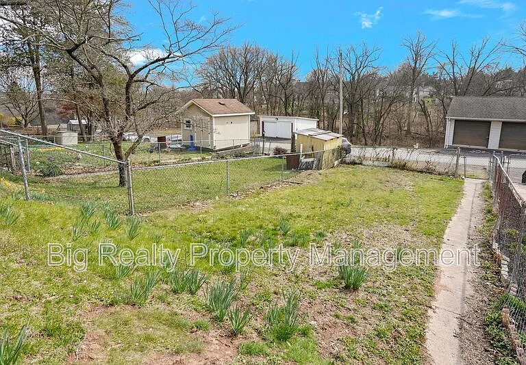 228 Bridge St #2 — Photo 36