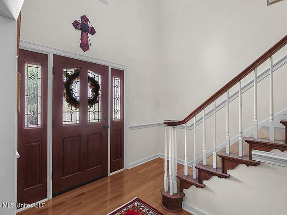 3rd image of 41 Long Cove Ct