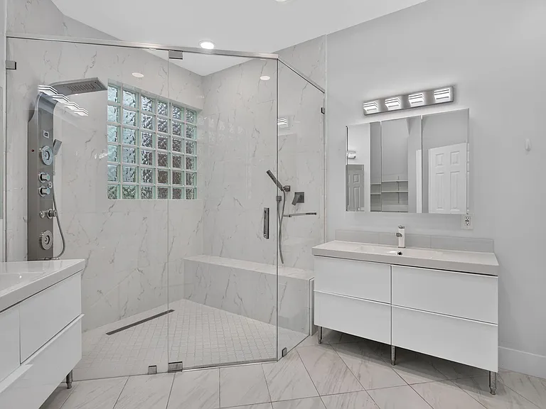 7087 NW 78th Pl — Photo 25