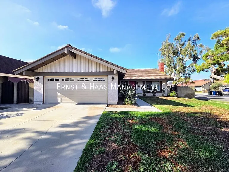 13118 Carolyn St — Photo 2