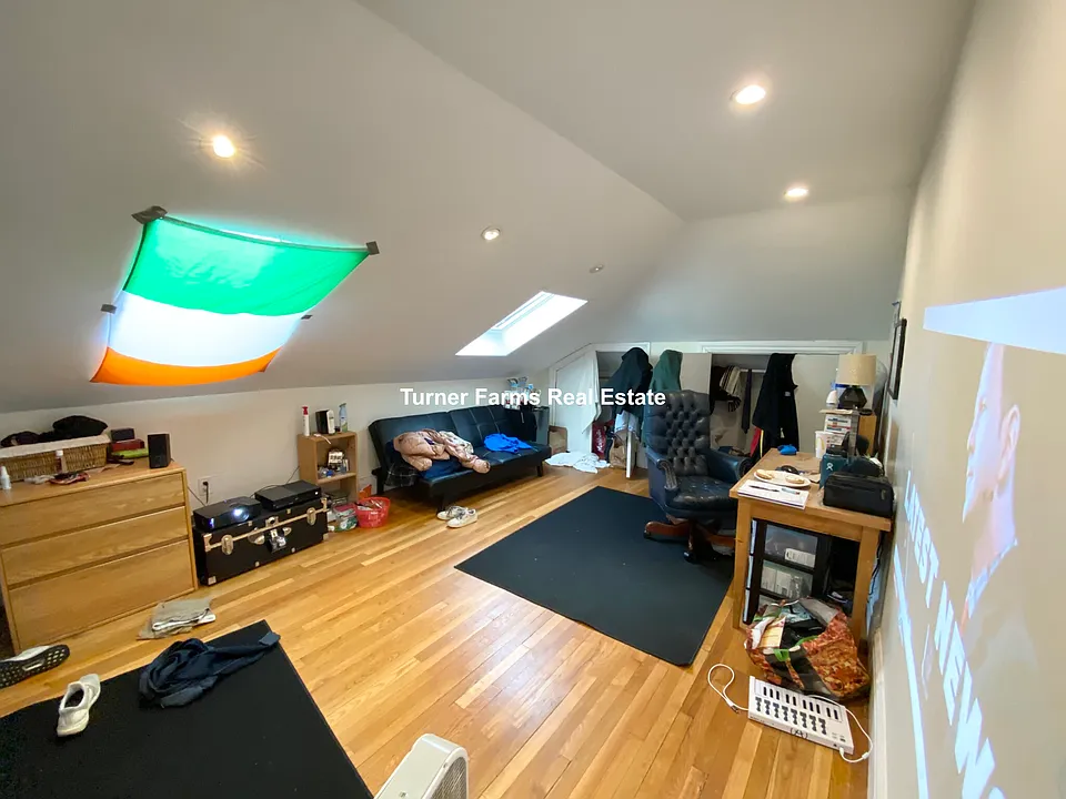 89 Cedar St