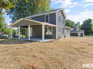 402 N Fulton St, Payson, IL 62360