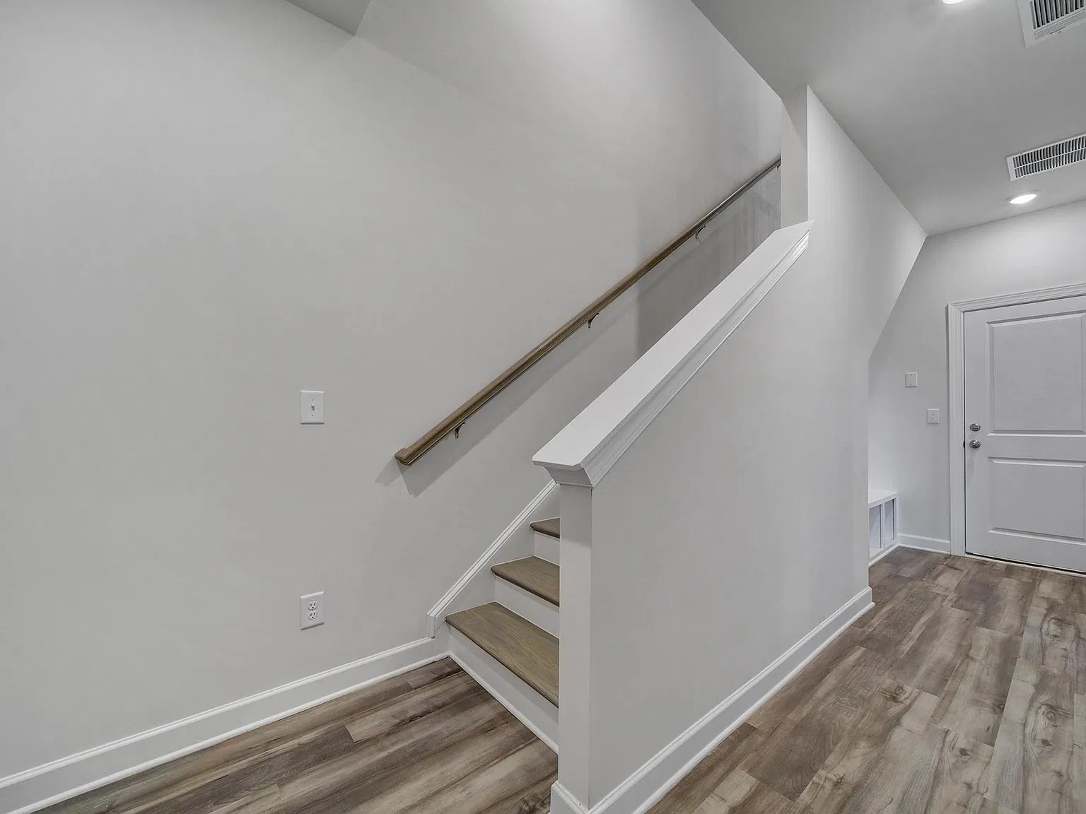 4 bed, 3.5 bath, 2098 sqft, $2,300 — Photo 4