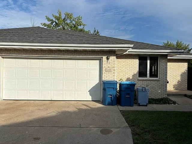 2 bed, 1968 sqft, $2,000 — Photo 3