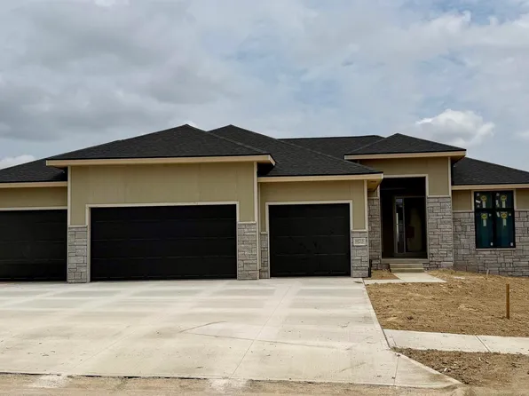 10713 S 219th Ave, Gretna, NE 68028