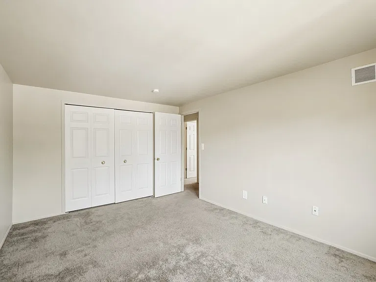 Creekside Apartments — Photo 33