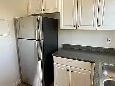 Greenbrier Apartments — Photo 8