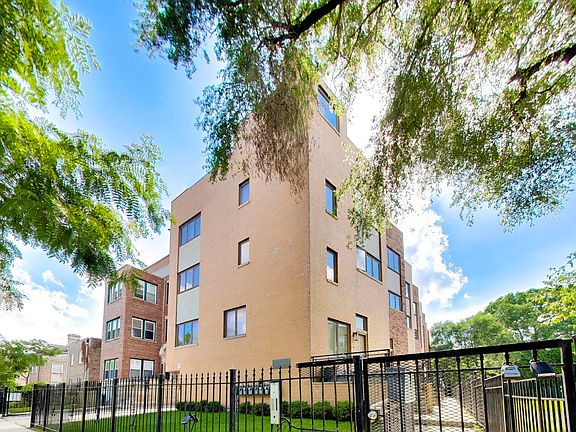 2nd image of 5210 S King Dr APT C