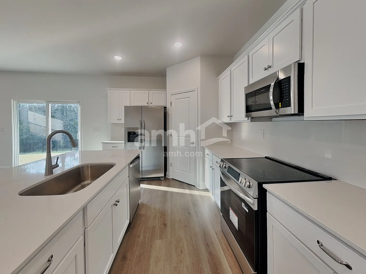 5 bed, 3.0 bath, 2513 sqft, $2,895 — Photo 3