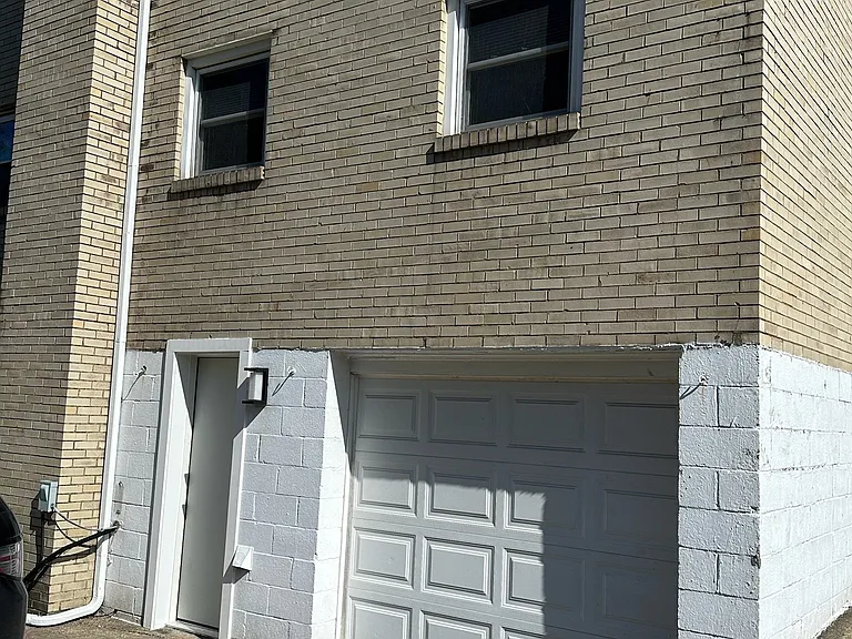 1008 1/2 Alquin St — Photo 2