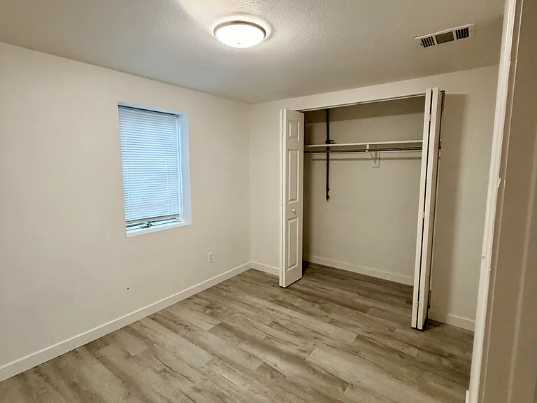 122 N Lewis St #B — Photo 8