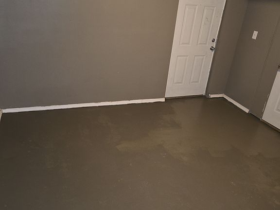 3rd image of 208 Glendale Ct