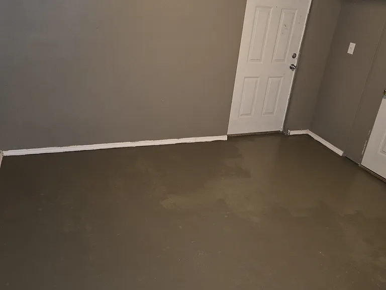 208 Glendale Ct — Photo 3