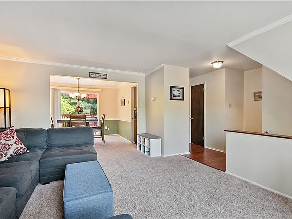 5th image of 221 Parkwood Dr