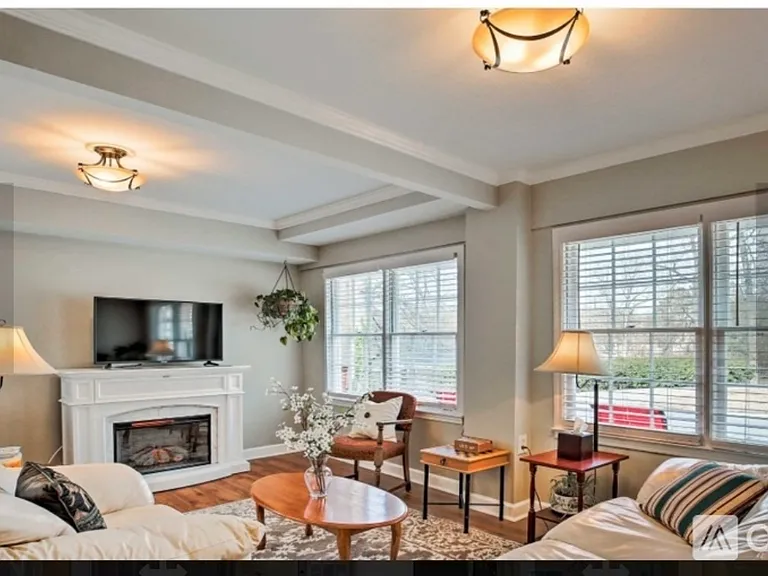 385 Whitlock Ave SW — Photo 10