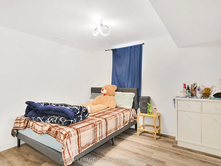 43 Lavinia St N #B — Photo 9