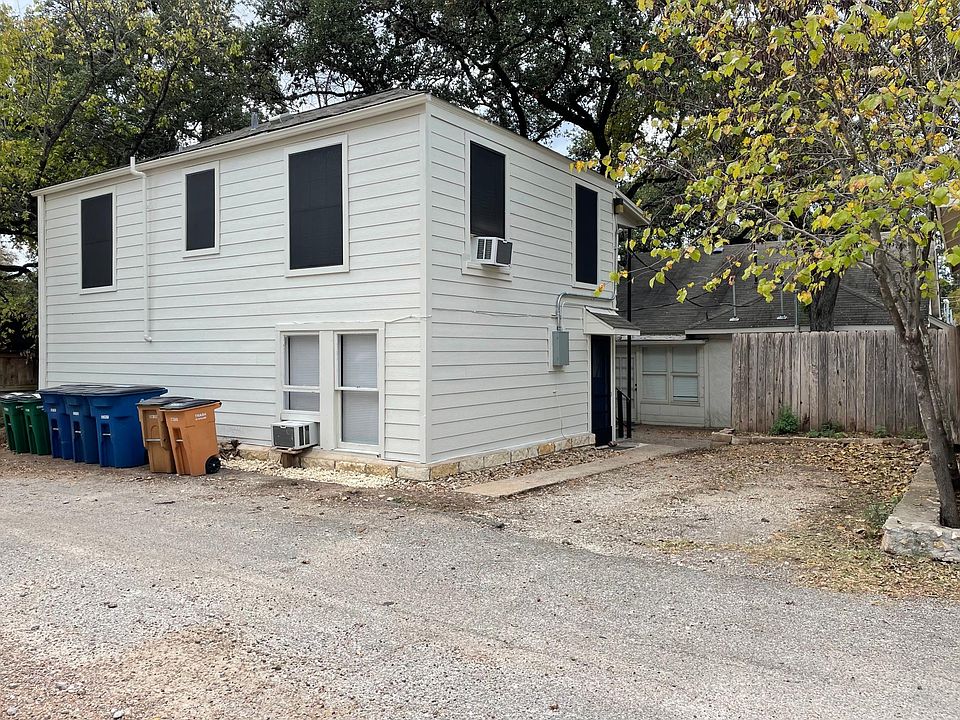 Easy access to parking spot and carriage house from the alley.