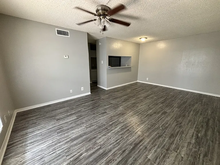 Edinburg Place Apartments — Photo 20