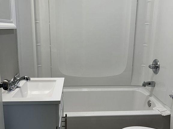 4th image of 806 W Kansas St