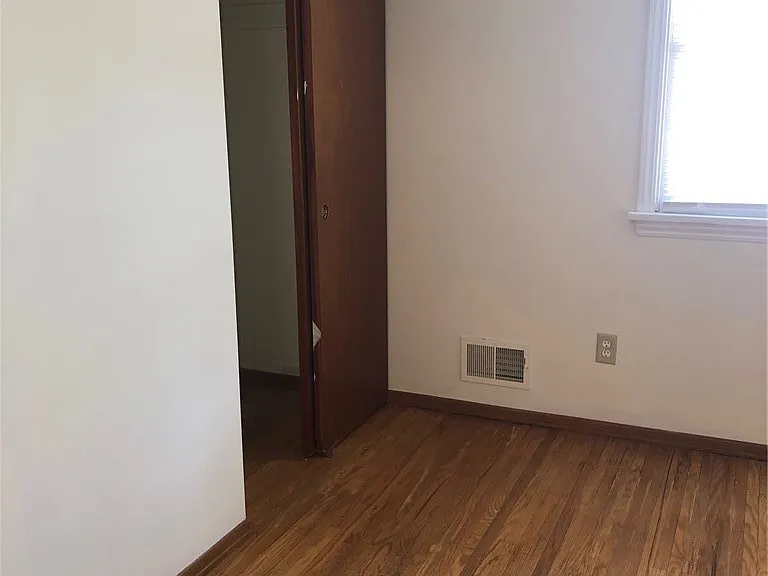 214 E Spruce St — Photo 18